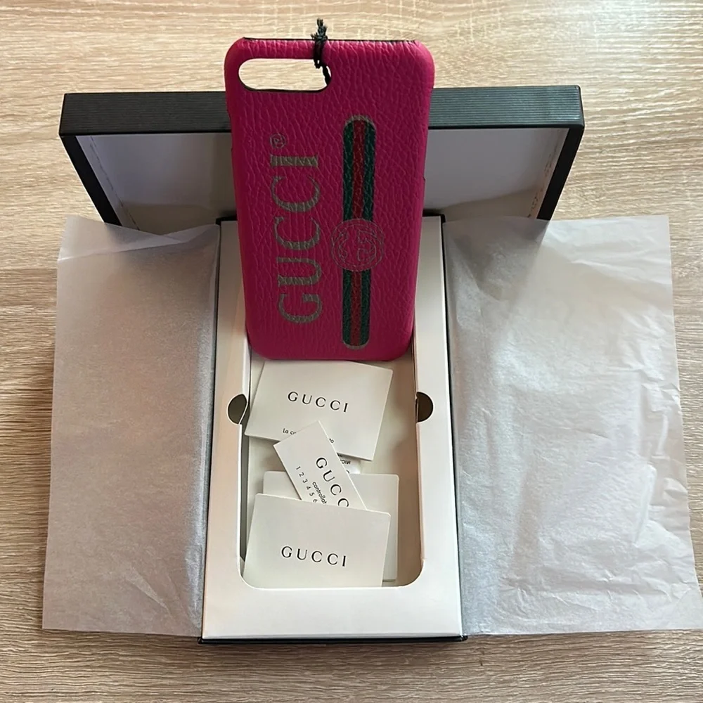 NIB vintage pebbled leather pink Gucci phone case